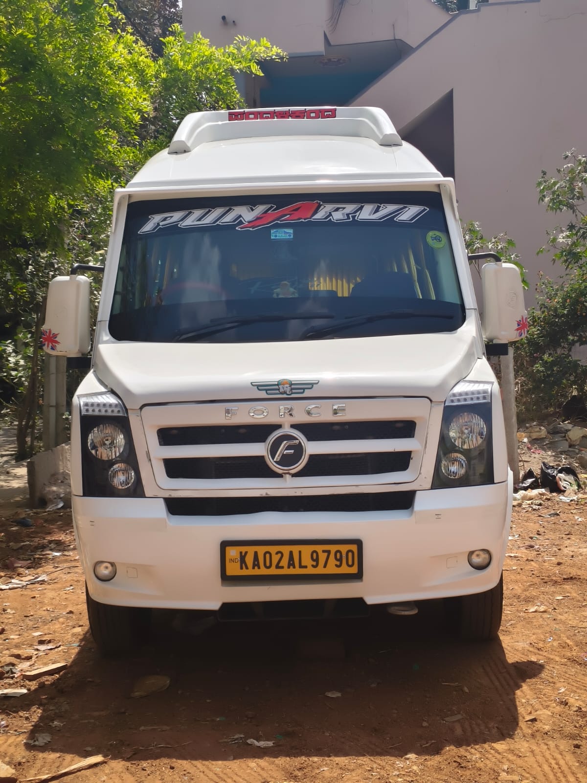 13 Seater Tempo 3